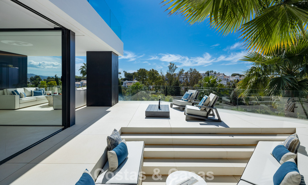 Villa design avant-gardiste avec vue panoramique sur la mer à vendre dans une résidence fermée à Benahavis - Marbella 779994