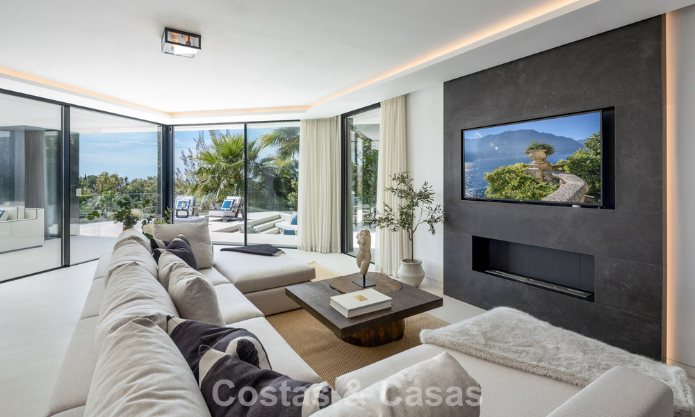 Villa design avant-gardiste avec vue panoramique sur la mer à vendre dans une résidence fermée à Benahavis - Marbella 780000