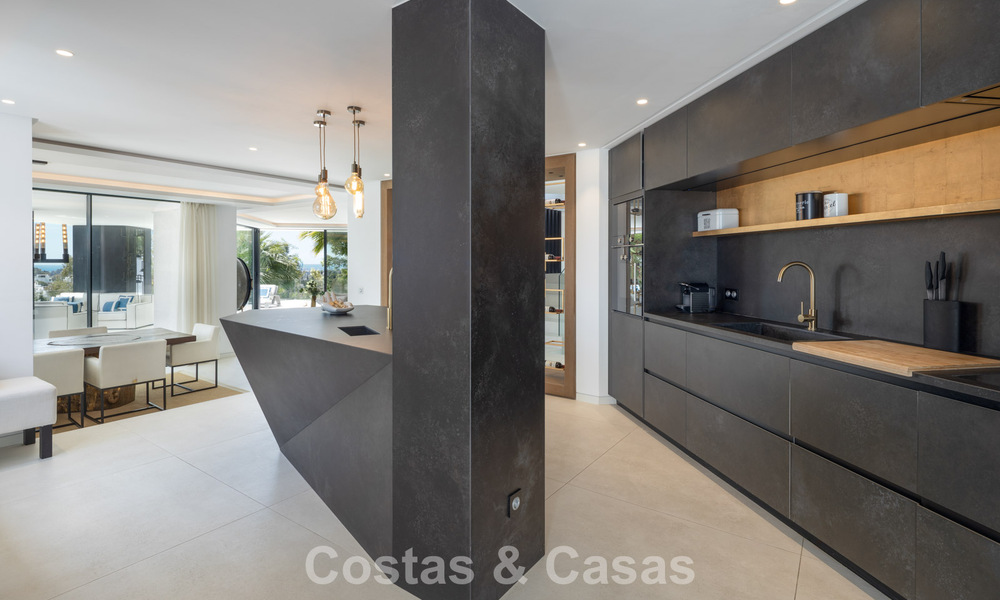 Villa design avant-gardiste avec vue panoramique sur la mer à vendre dans une résidence fermée à Benahavis - Marbella 780007