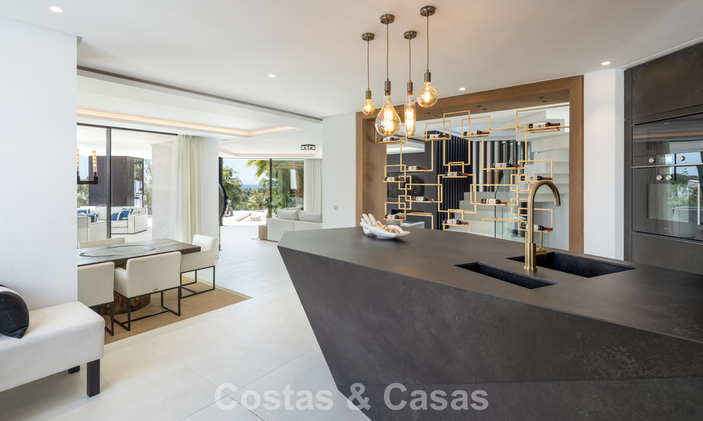 Villa design avant-gardiste avec vue panoramique sur la mer à vendre dans une résidence fermée à Benahavis - Marbella 780008