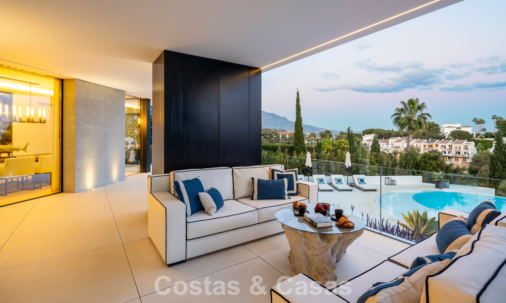 Villa design avant-gardiste avec vue panoramique sur la mer à vendre dans une résidence fermée à Benahavis - Marbella 780015