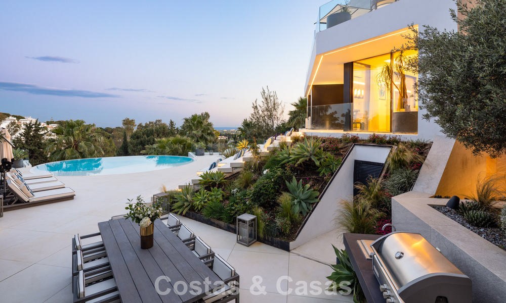 Villa design avant-gardiste avec vue panoramique sur la mer à vendre dans une résidence fermée à Benahavis - Marbella 780016