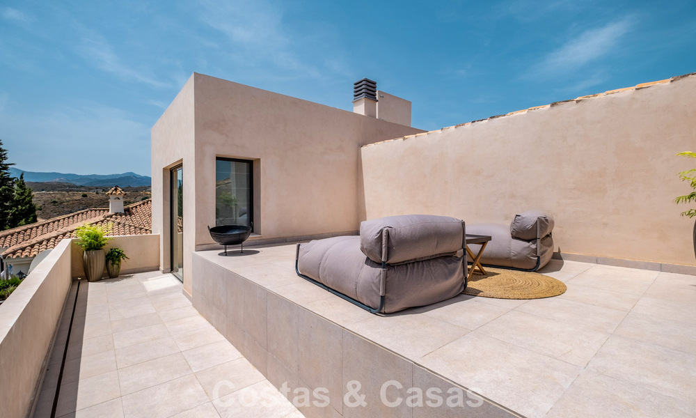 Villa de luxe de style Ibiza, prête à emménager, à vendre dans une urbanisation très recherchée de Benahavis - Marbella 780024