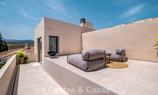 Villa de luxe de style Ibiza, prête à emménager, à vendre dans une urbanisation très recherchée de Benahavis - Marbella 780024 