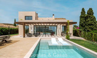 Villa de luxe de style Ibiza, prête à emménager, à vendre dans une urbanisation très recherchée de Benahavis - Marbella 780027 