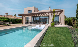 Villa de luxe de style Ibiza, prête à emménager, à vendre dans une urbanisation très recherchée de Benahavis - Marbella 780028 