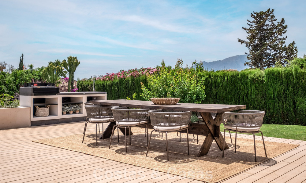 Villa de luxe de style Ibiza, prête à emménager, à vendre dans une urbanisation très recherchée de Benahavis - Marbella 780031
