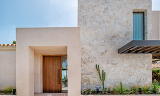 Villa de luxe de style Ibiza, prête à emménager, à vendre dans une urbanisation très recherchée de Benahavis - Marbella 780035 
