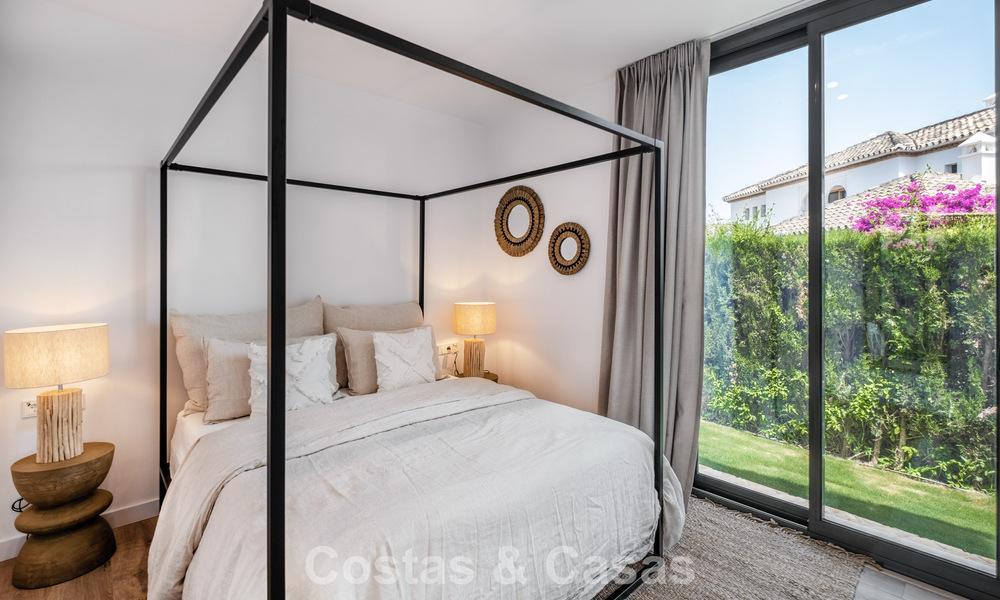 Villa de luxe de style Ibiza, prête à emménager, à vendre dans une urbanisation très recherchée de Benahavis - Marbella 780044