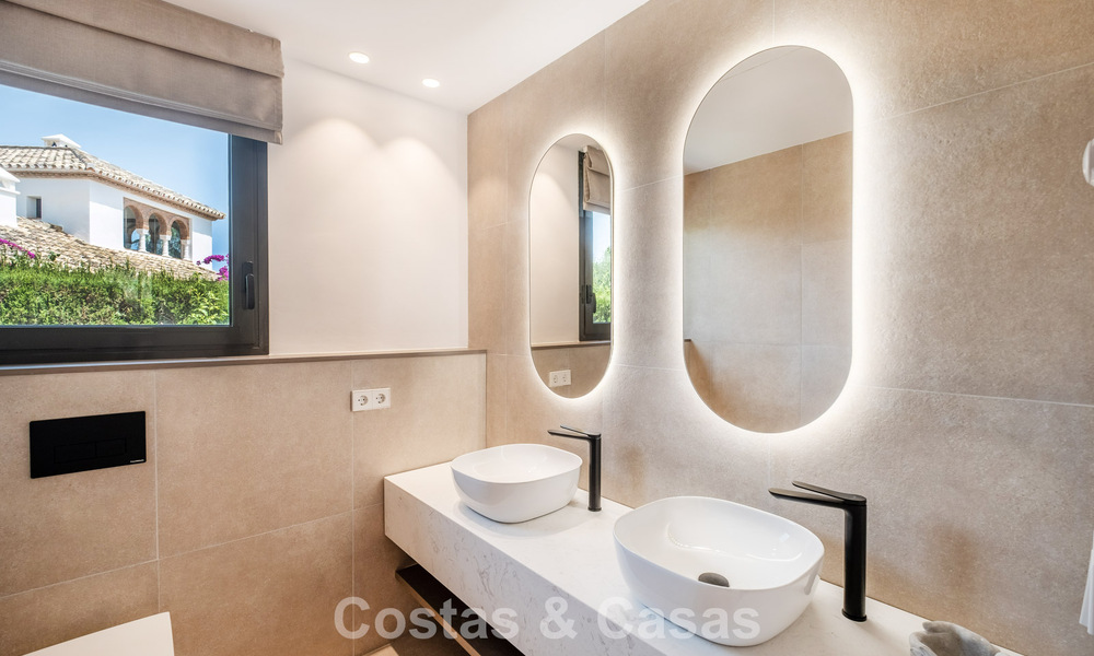 Villa de luxe de style Ibiza, prête à emménager, à vendre dans une urbanisation très recherchée de Benahavis - Marbella 780045