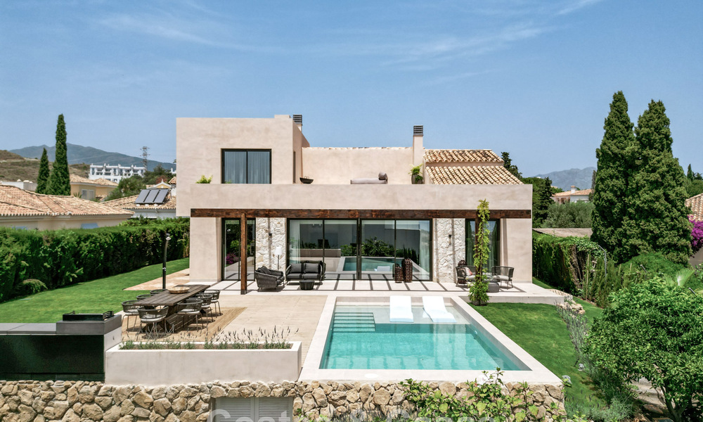 Villa de luxe de style Ibiza, prête à emménager, à vendre dans une urbanisation très recherchée de Benahavis - Marbella 780046