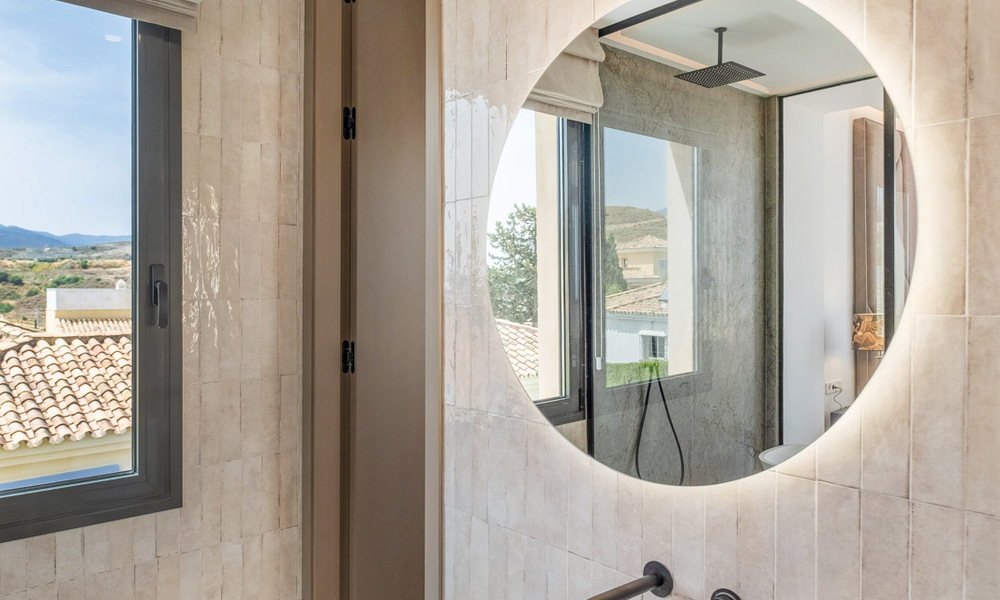 Villa de luxe de style Ibiza, prête à emménager, à vendre dans une urbanisation très recherchée de Benahavis - Marbella 780056