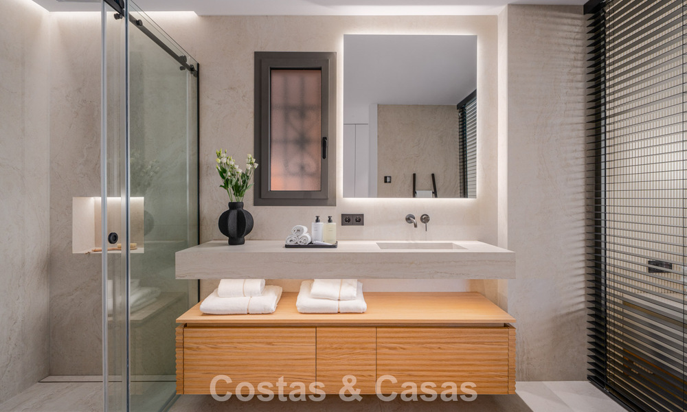 Appartement de première classe avec vue panoramique sur la mer à vendre dans la vallée du golf de Nueva Andalucia, Marbella 780263