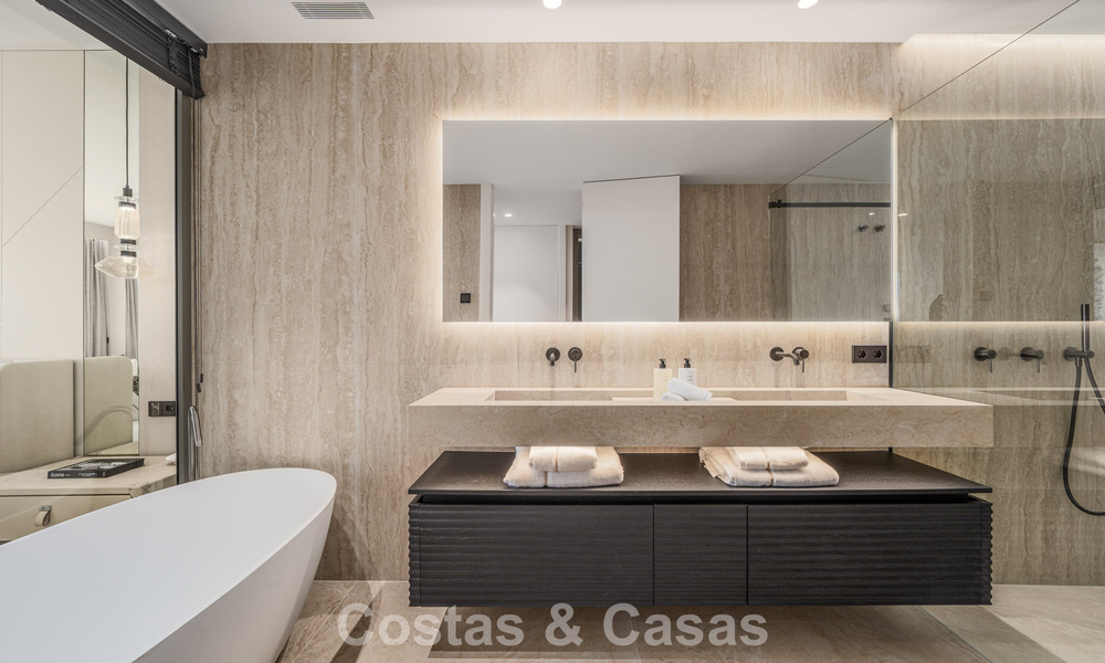 Appartement de première classe avec vue panoramique sur la mer à vendre dans la vallée du golf de Nueva Andalucia, Marbella 780265