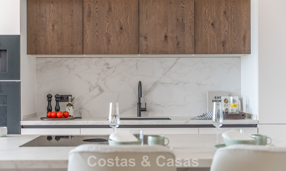 Appartement de première classe avec vue panoramique sur la mer à vendre dans la vallée du golf de Nueva Andalucia, Marbella 780267