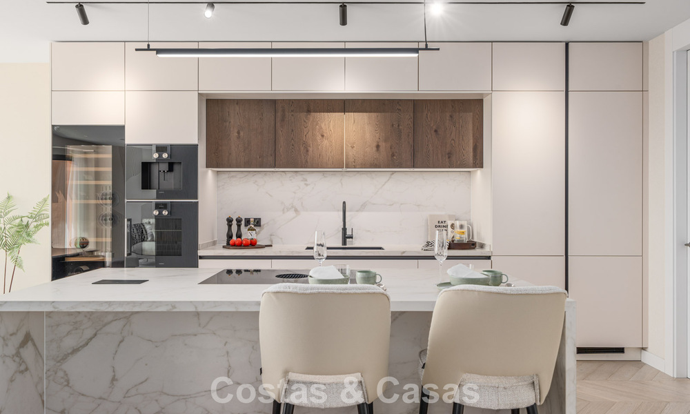 Appartement de première classe avec vue panoramique sur la mer à vendre dans la vallée du golf de Nueva Andalucia, Marbella 780286