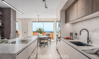 Appartement de première classe avec vue panoramique sur la mer à vendre dans la vallée du golf de Nueva Andalucia, Marbella 780287 