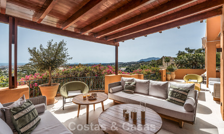 Appartement de première classe avec vue panoramique sur la mer à vendre dans la vallée du golf de Nueva Andalucia, Marbella 780290