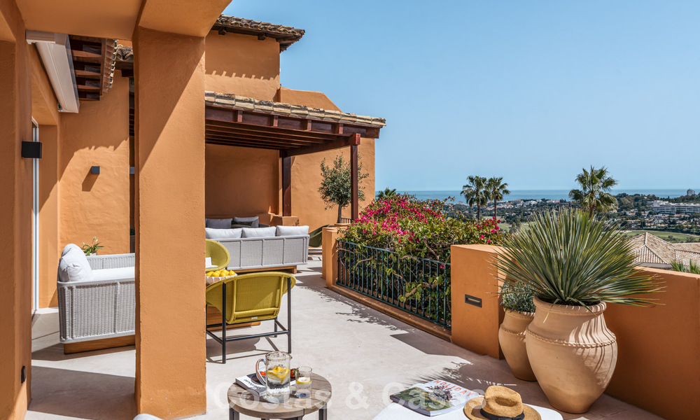 Appartement de première classe avec vue panoramique sur la mer à vendre dans la vallée du golf de Nueva Andalucia, Marbella 780291