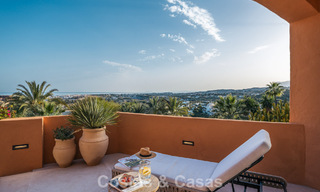 Appartement de première classe avec vue panoramique sur la mer à vendre dans la vallée du golf de Nueva Andalucia, Marbella 780295 