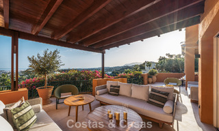 Appartement de première classe avec vue panoramique sur la mer à vendre dans la vallée du golf de Nueva Andalucia, Marbella 780297 