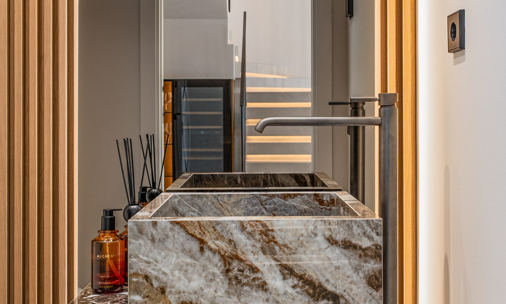 Maison de ville, prête à emménager, à vendre dans une résidence fermée à La Quinta, Benahavis - Marbella 780316