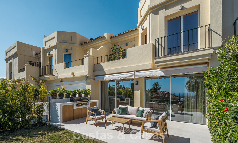 Maison de ville, prête à emménager, à vendre dans une résidence fermée à La Quinta, Benahavis - Marbella 780330