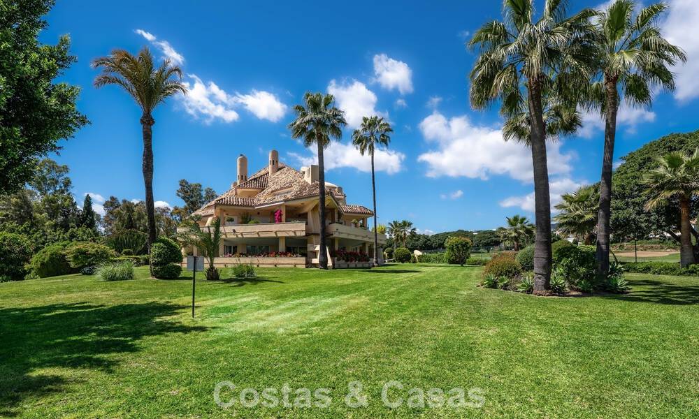 Appartement de luxe de 4 chambres à vendre dans un complexe fermé sur le terrain de golf de Nueva Andalucia, Marbella 780339