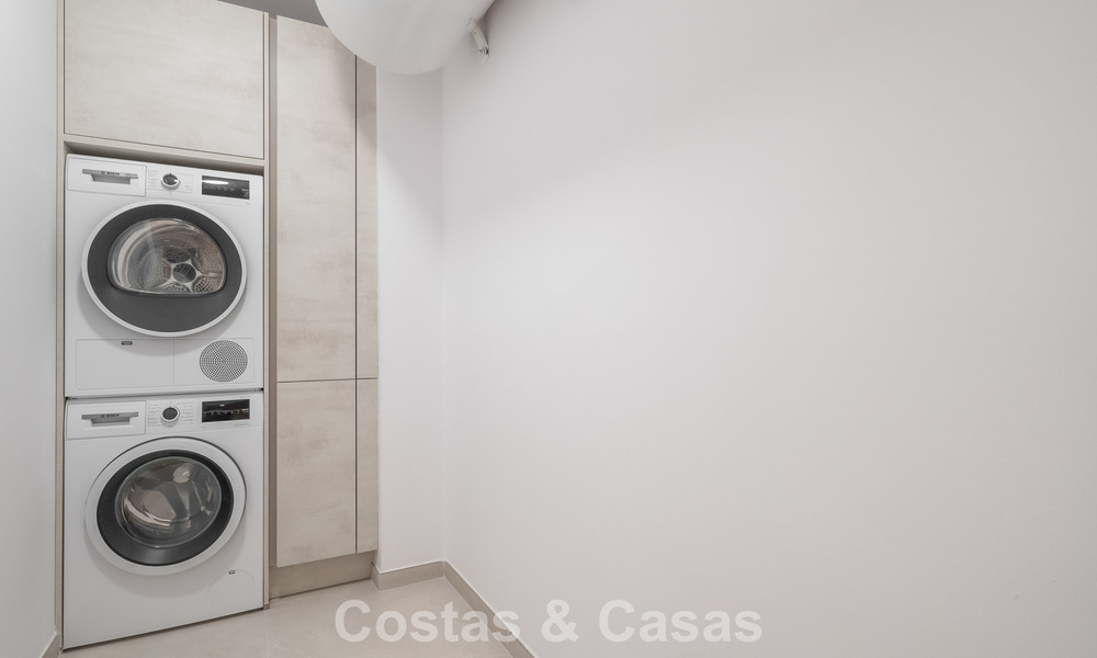 Appartement de luxe de 4 chambres à vendre dans un complexe fermé sur le terrain de golf de Nueva Andalucia, Marbella 780348