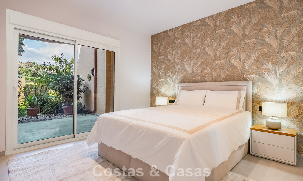 Appartement de luxe de 4 chambres à vendre dans un complexe fermé sur le terrain de golf de Nueva Andalucia, Marbella 780349