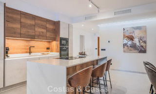Appartement de luxe de 4 chambres à vendre dans un complexe fermé sur le terrain de golf de Nueva Andalucia, Marbella 780358 