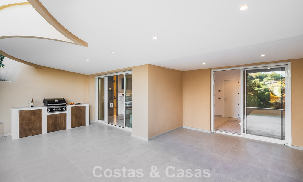 Appartement de luxe de 4 chambres à vendre dans un complexe fermé sur le terrain de golf de Nueva Andalucia, Marbella 780364
