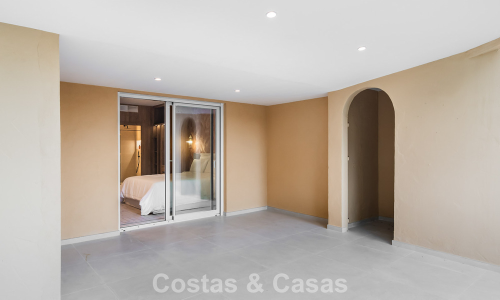 Appartement de luxe de 4 chambres à vendre dans un complexe fermé sur le terrain de golf de Nueva Andalucia, Marbella 780366