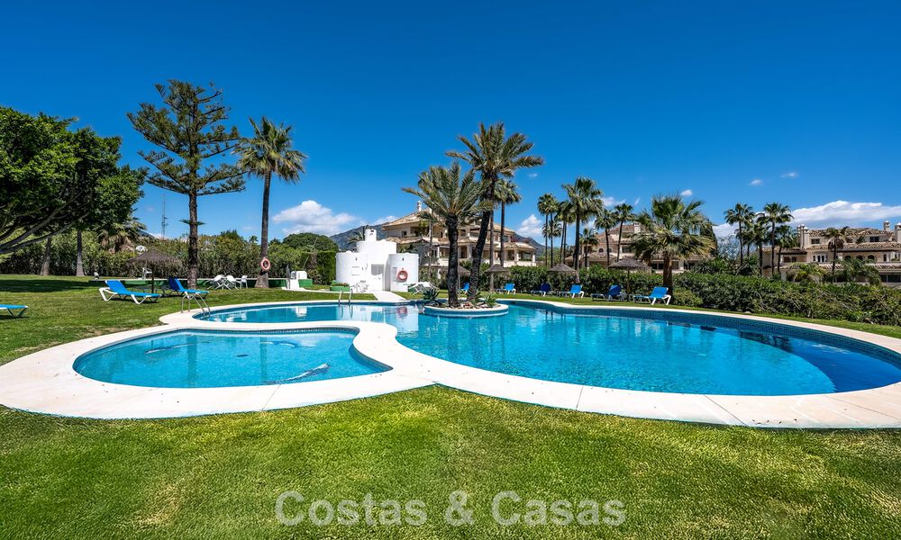 Appartement de luxe de 4 chambres à vendre dans un complexe fermé sur le terrain de golf de Nueva Andalucia, Marbella 780375