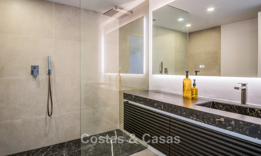 Villa méditerranéenne contemporaine avec des touches modernes à vendre sur le Golden Mile de Marbella 780404