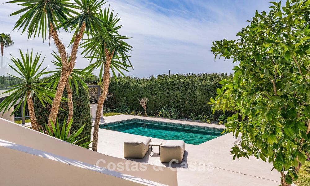 Villa méditerranéenne contemporaine avec des touches modernes à vendre sur le Golden Mile de Marbella 780413