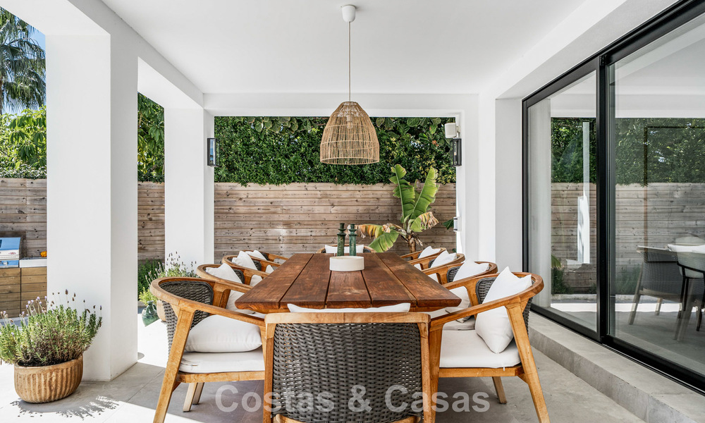 Spacieuse villa familiale au charme andalou contemporain à vendre dans la vallée du golf de Nueva Andalucia, Marbella 780442