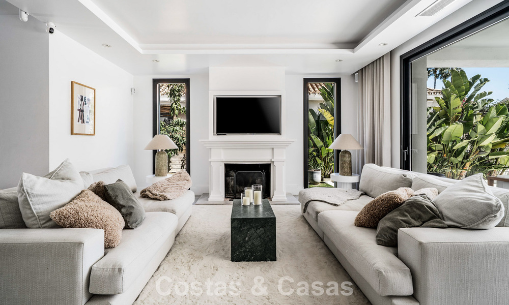 Spacieuse villa familiale au charme andalou contemporain à vendre dans la vallée du golf de Nueva Andalucia, Marbella 780443
