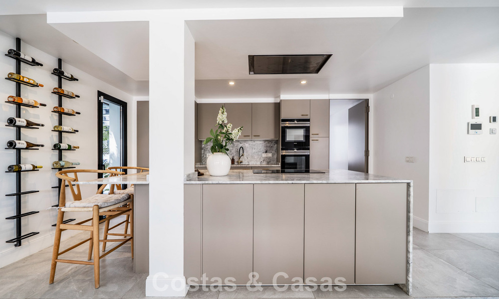 Spacieuse villa familiale au charme andalou contemporain à vendre dans la vallée du golf de Nueva Andalucia, Marbella 780453