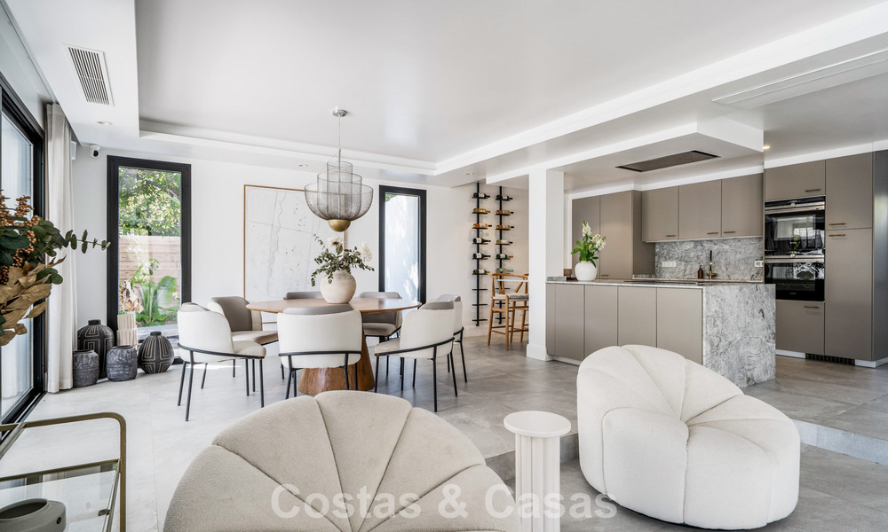 Spacieuse villa familiale au charme andalou contemporain à vendre dans la vallée du golf de Nueva Andalucia, Marbella 780454