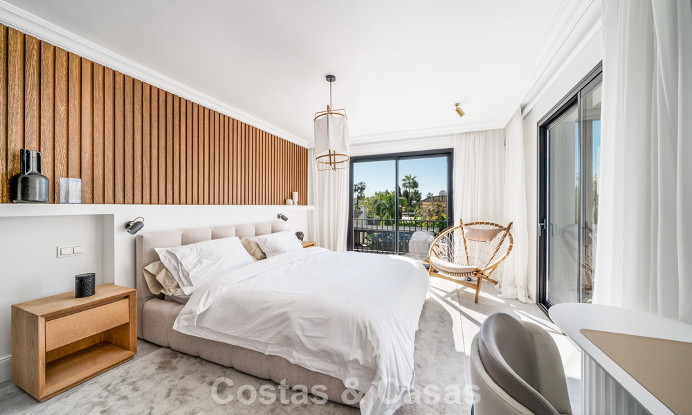 Spacieuse villa familiale au charme andalou contemporain à vendre dans la vallée du golf de Nueva Andalucia, Marbella 780455