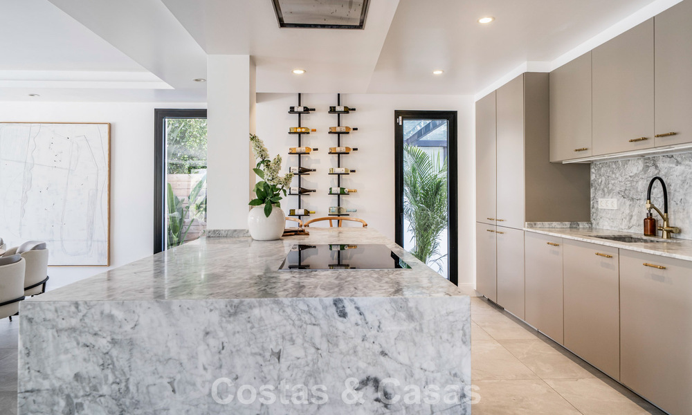 Spacieuse villa familiale au charme andalou contemporain à vendre dans la vallée du golf de Nueva Andalucia, Marbella 780457