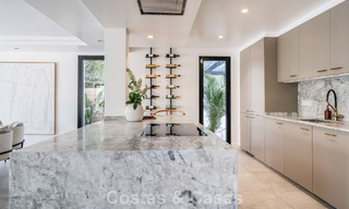 Spacieuse villa familiale au charme andalou contemporain à vendre dans la vallée du golf de Nueva Andalucia, Marbella 780457 