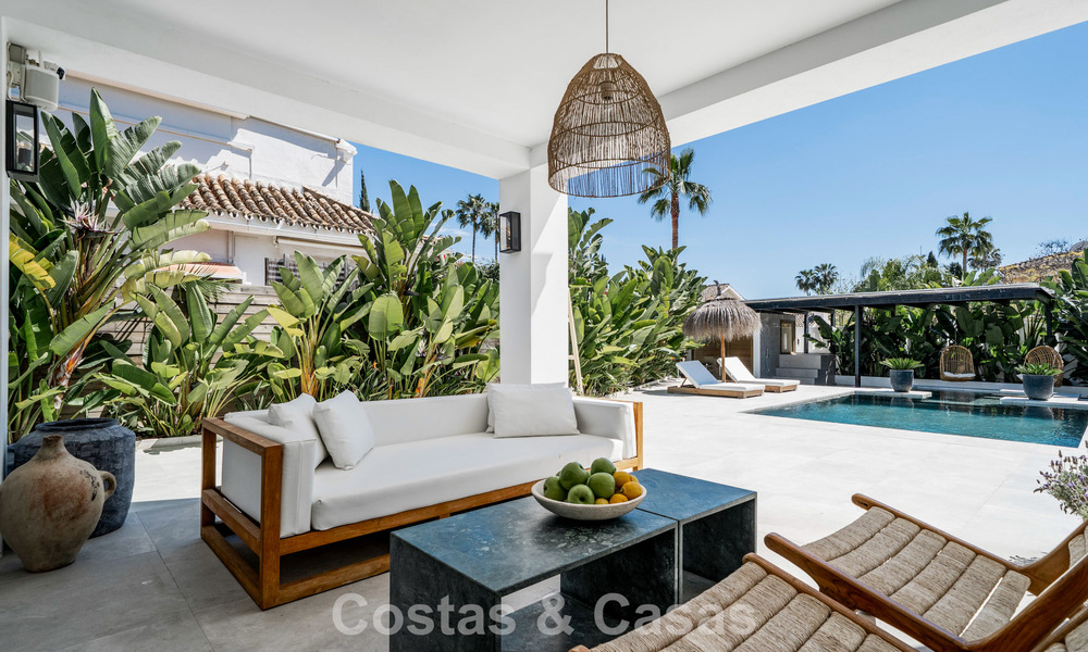Spacieuse villa familiale au charme andalou contemporain à vendre dans la vallée du golf de Nueva Andalucia, Marbella 780458