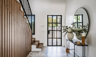 Spacieuse villa familiale au charme andalou contemporain à vendre dans la vallée du golf de Nueva Andalucia, Marbella 780462 