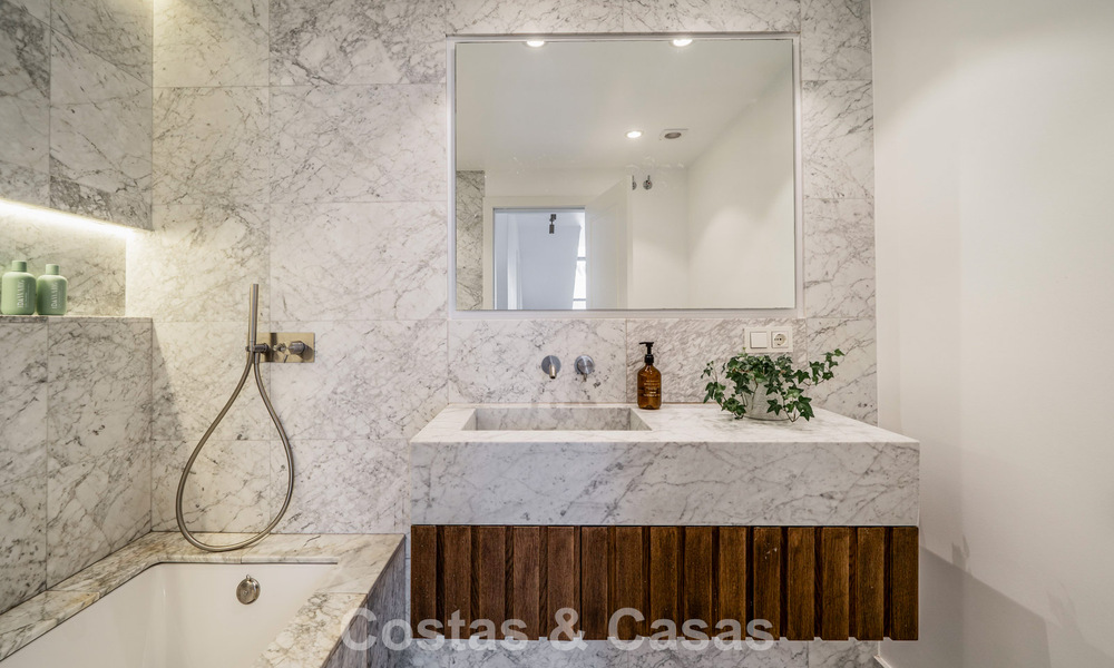 Spacieuse villa familiale au charme andalou contemporain à vendre dans la vallée du golf de Nueva Andalucia, Marbella 780467