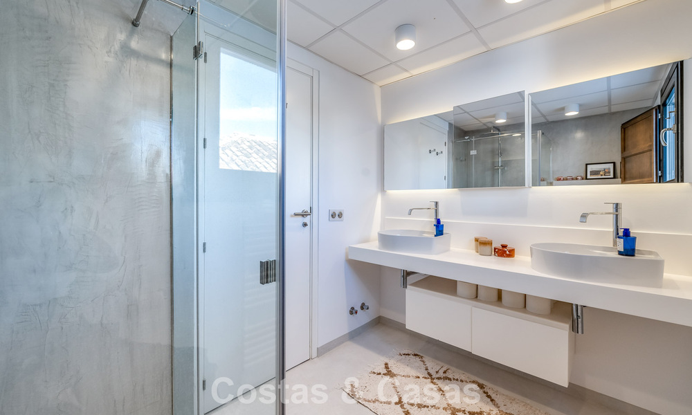 Charmante maison d'angle à vendre dans une urbanisation exclusive sur le Golden Mile de Marbella 780479