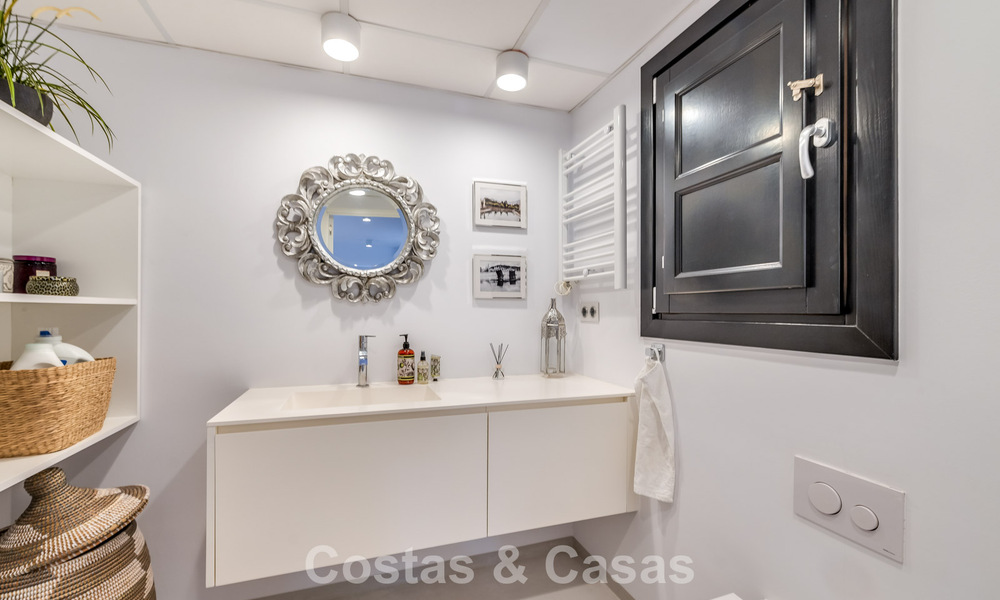 Charmante maison d'angle à vendre dans une urbanisation exclusive sur le Golden Mile de Marbella 780484