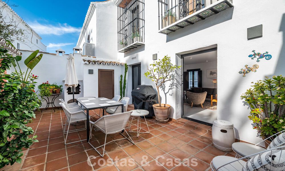 Charmante maison d'angle à vendre dans une urbanisation exclusive sur le Golden Mile de Marbella 780494