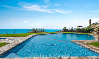 Maison de ville à vendre avec vue sur la mer dans un complexe en première ligne de plage à proximité du centre d'Estepona 780568 